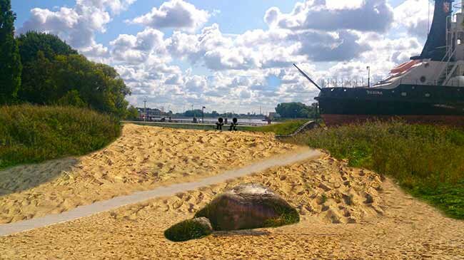 Montage: Sandstrand an der Weser in Vegesack